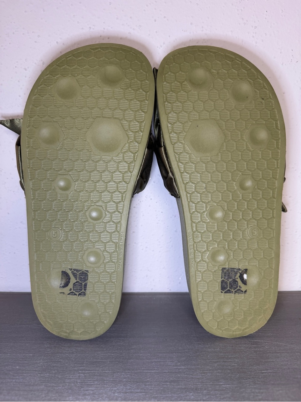 Fenty X Puma Rihanna Satin Bow Slides Flip Flop Sandals Olive Women’s Size 5 - Picture 8 of 9